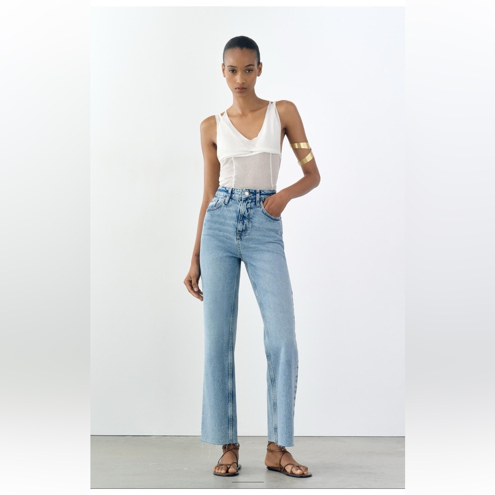 Zara High Rise Straight Jeans • Blue • Size 0